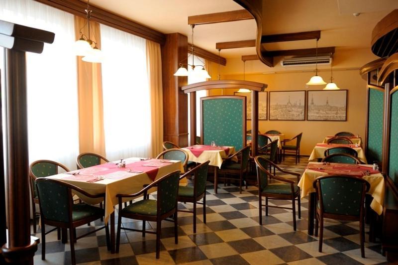 Penzion Senk Pardubice Ngoại thất bức ảnh
