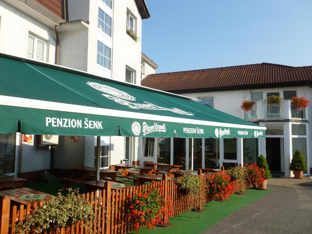 Penzion Senk Pardubice Ngoại thất bức ảnh